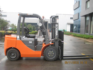 3-3.5 Ton Gasoline & LPG Forklift with Nissan Engine